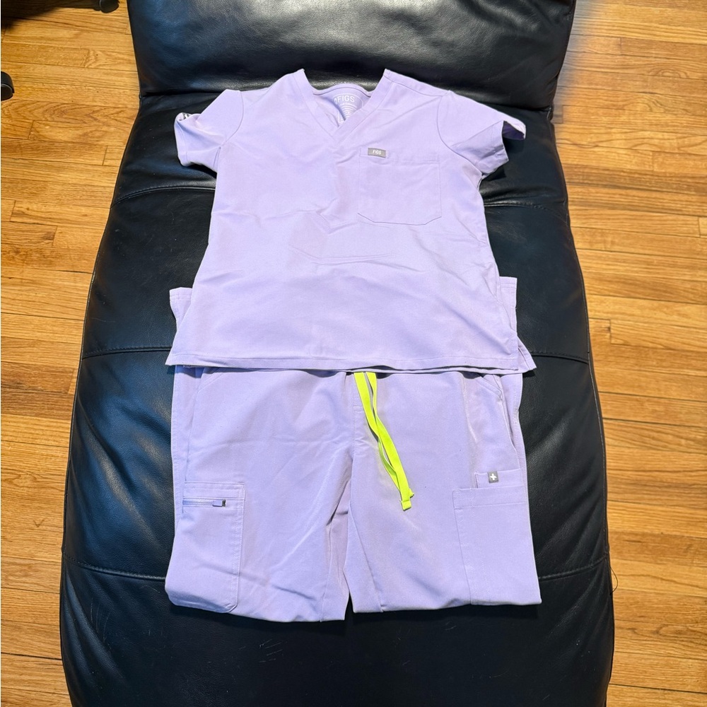 Figs Lavender Dew Scrub Set